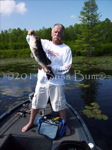 Nine Pound Canadian Largemouth!!